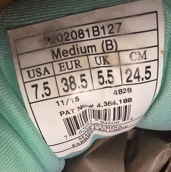 Brooks Ravenna 7 DNA Gray and Red Athletic Shoes In A Size 7.5. Pre-loved - Picture 12 of 13